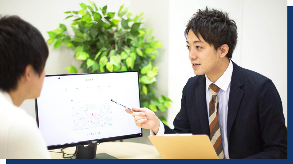 カウンセリングを行う男性2名